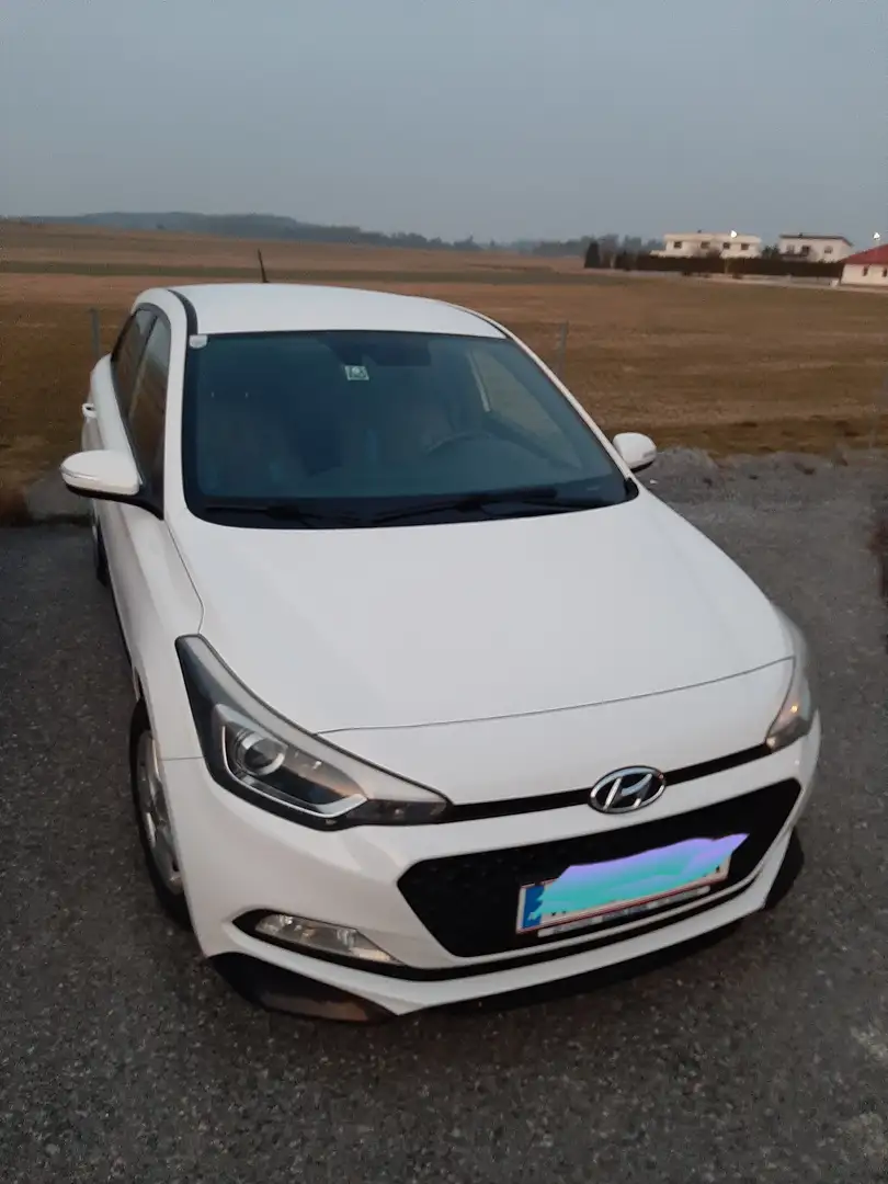 Hyundai i20 i20 1,25 Go Go Weiß - 1
