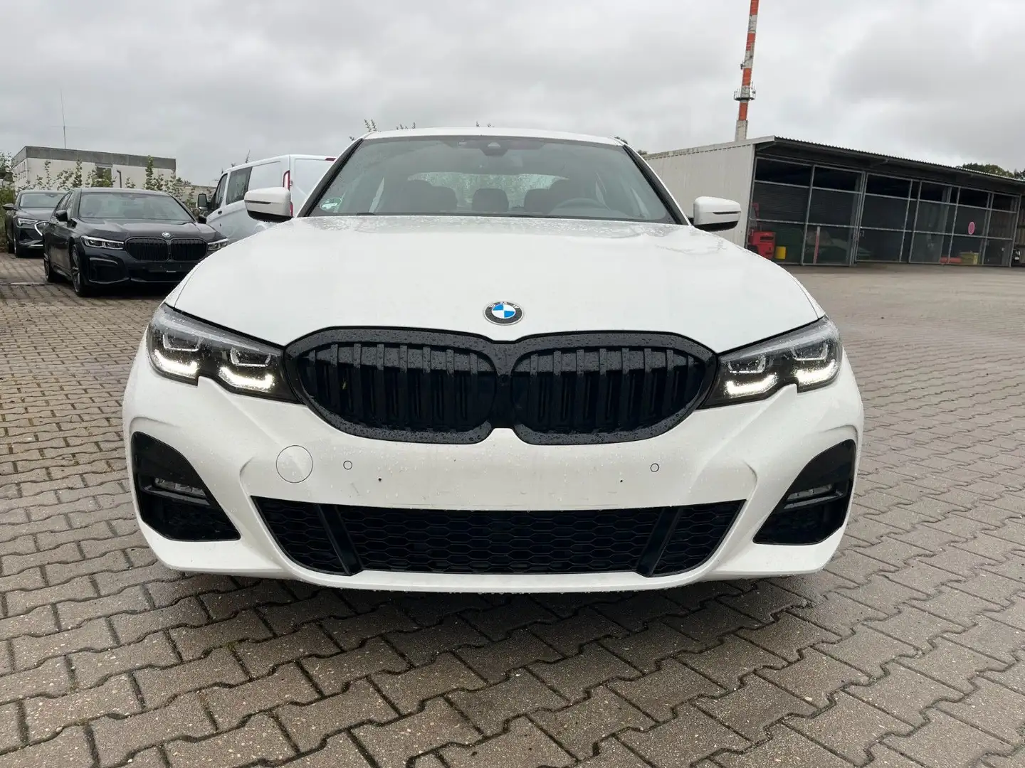 BMW 320 d Mild Hybrid M Sport LED+LIVE+NAVI+PDC Weiß - 2