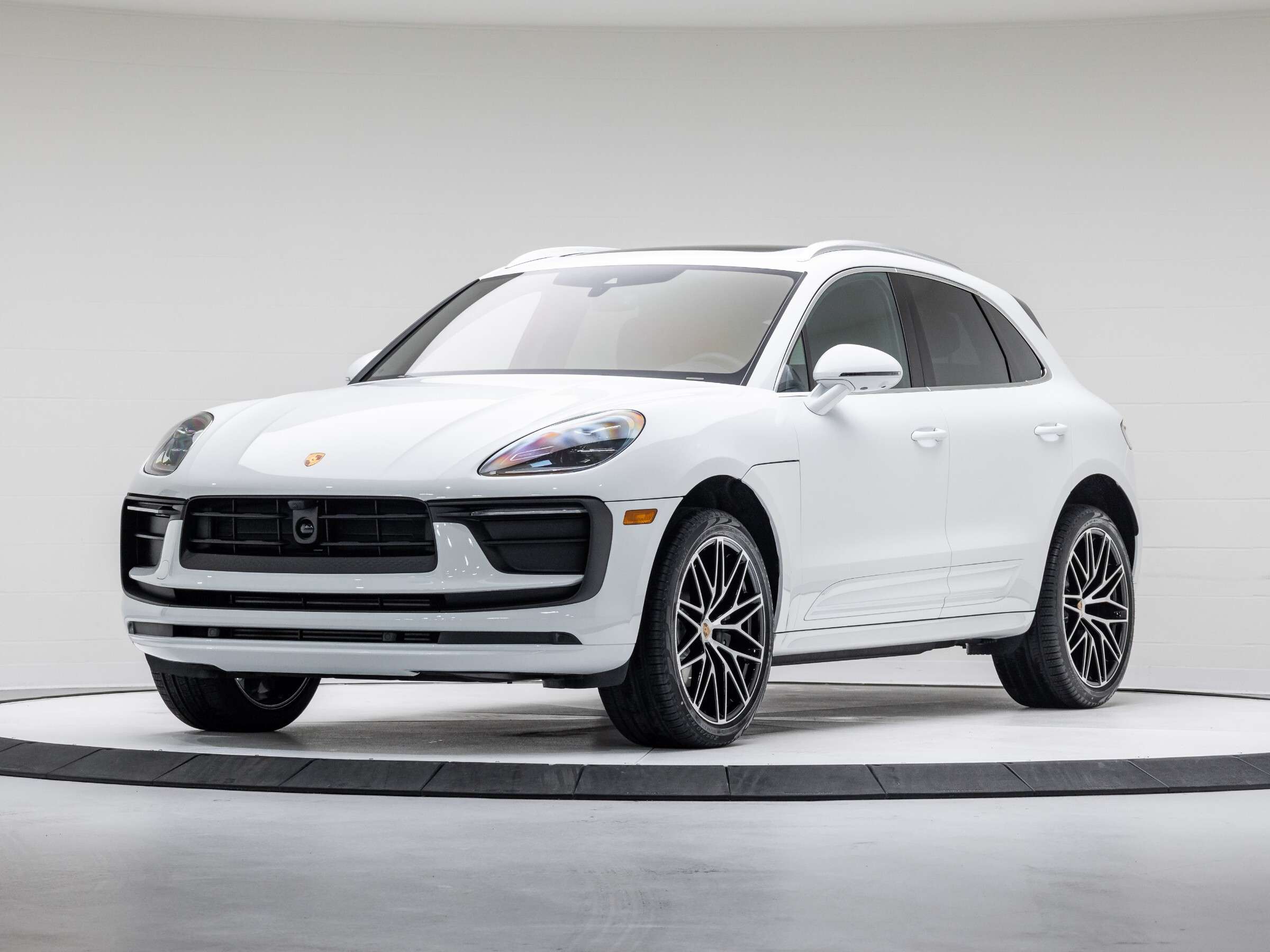 2025 Porsche Macan | Premium Package Plus | 21 RS Spyder Design Wheel