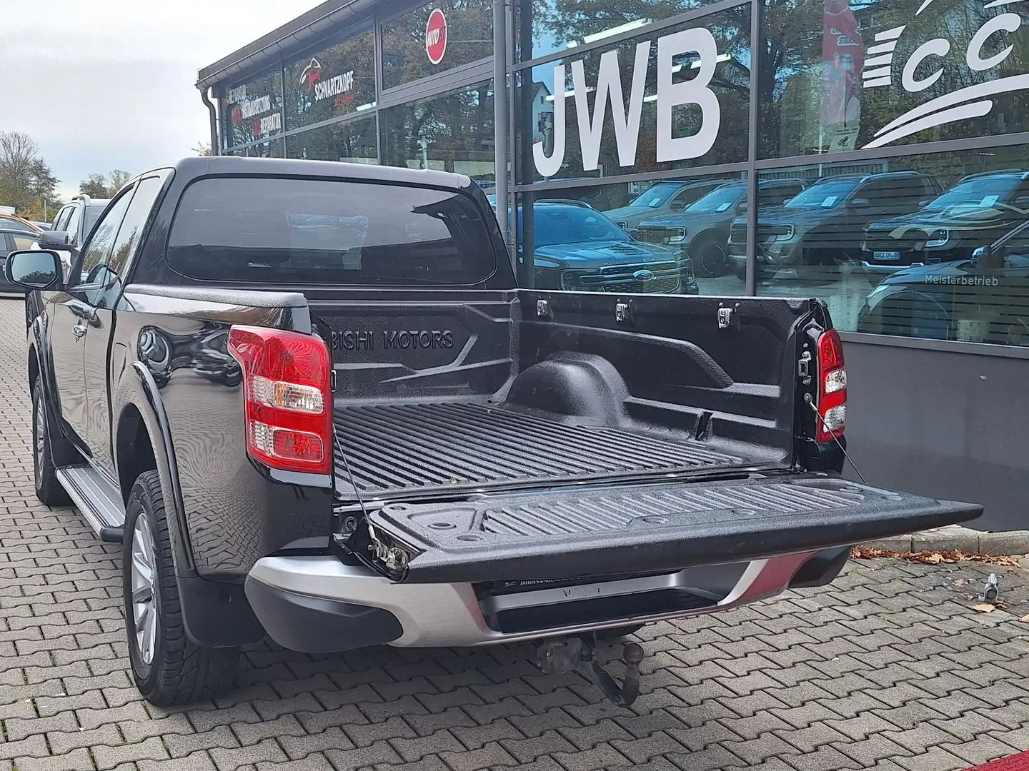 Mitsubishi L200 1,5 Cab 4WD KAMERA/1.HAND/MwSt./AHK 3,0 t. Noir - 2