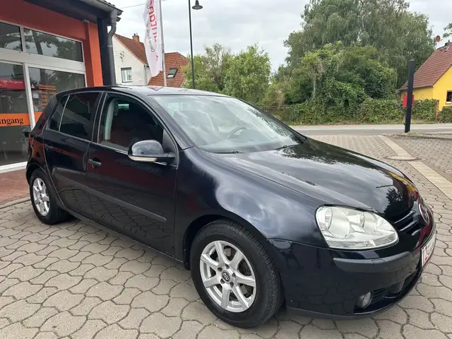 Volkswagen Golf view 3