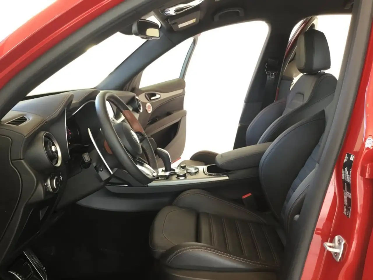 Alfa Romeo Stelvio 2025 — фото 19