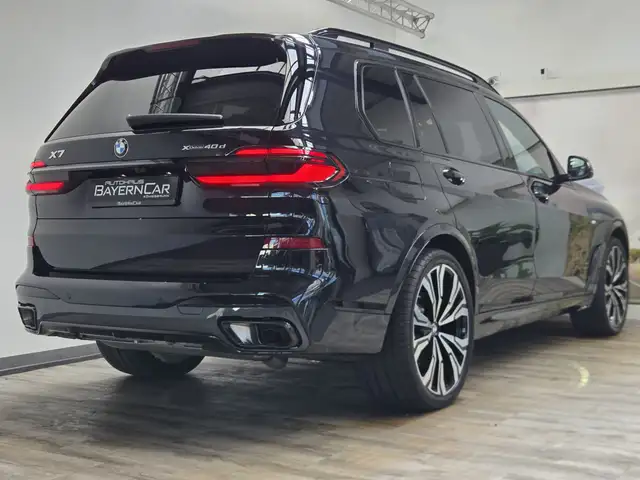 BMW X7 view 6