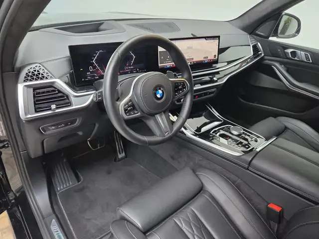 BMW X7 view 8