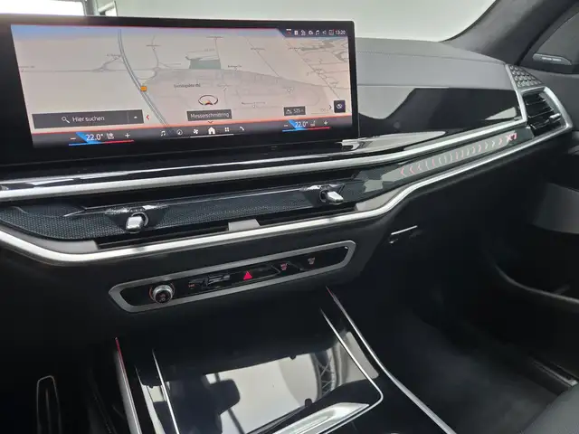 BMW X7 view 11