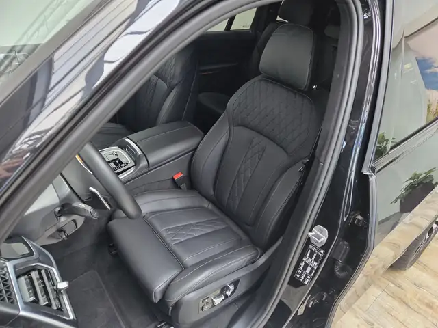 BMW X7 view 15