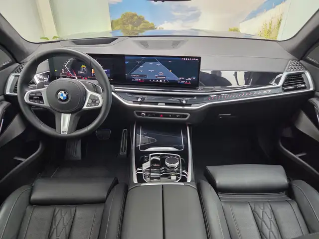 BMW X7 view 7