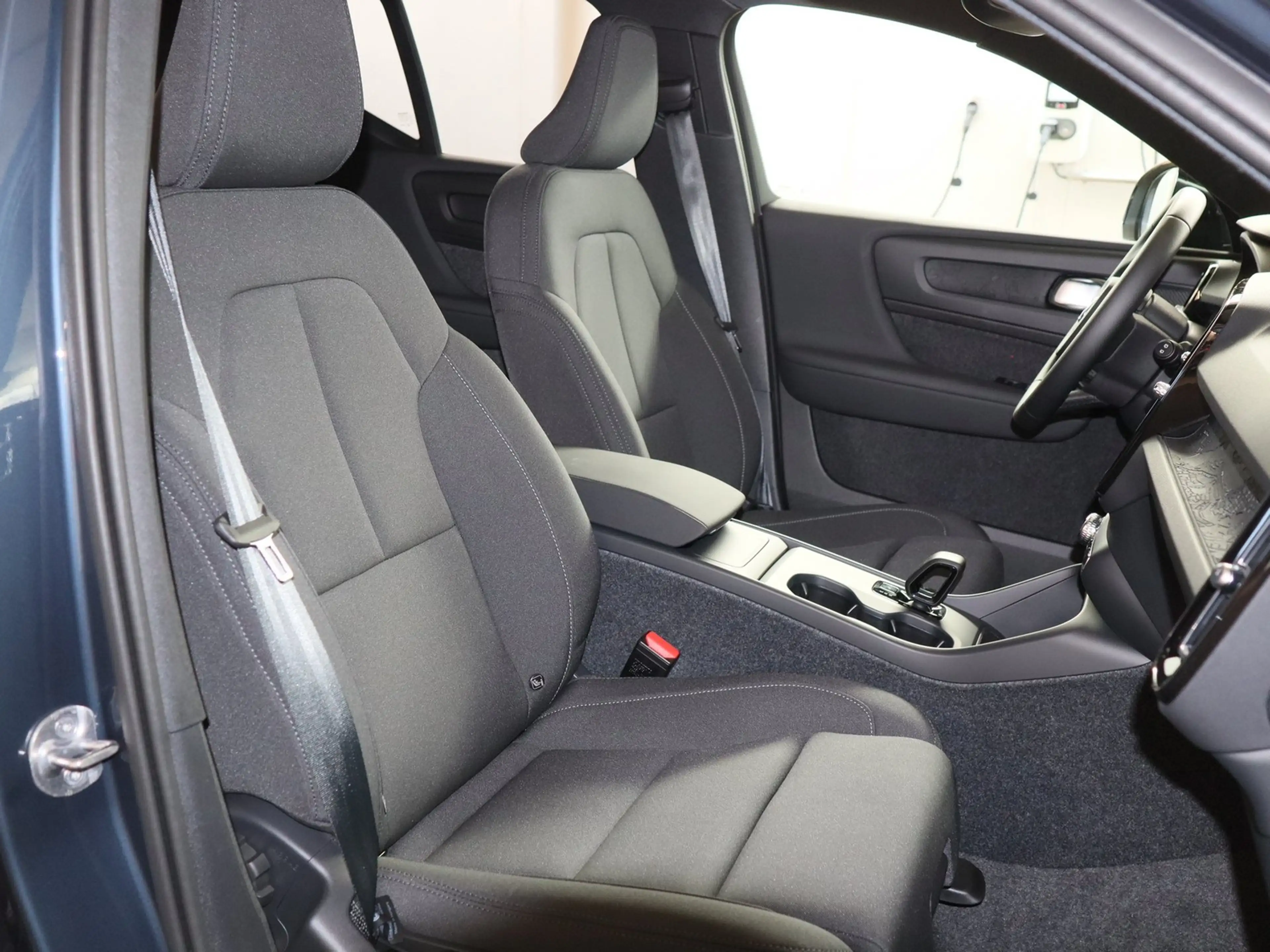 Volvo EX40 Single Motor Extended Range Plus 360°*Pilot*har... — photo 6