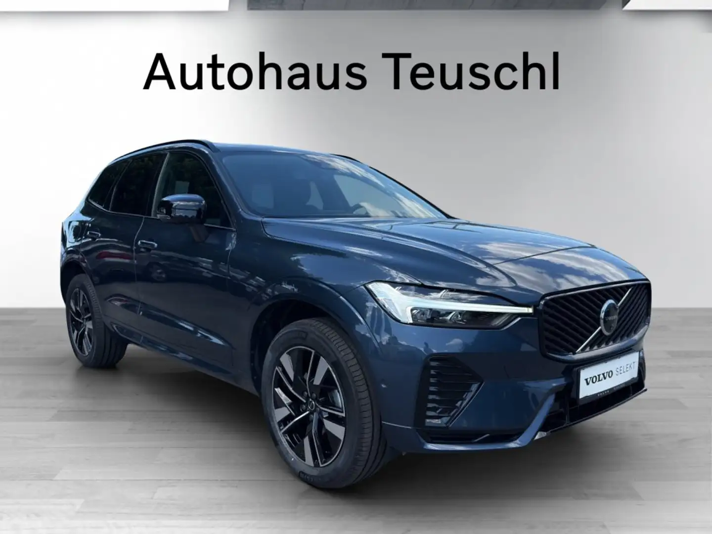 Volvo XC60 Plus, B5 AWD Mild Hybrid, Benzin, Dark Blau - 2