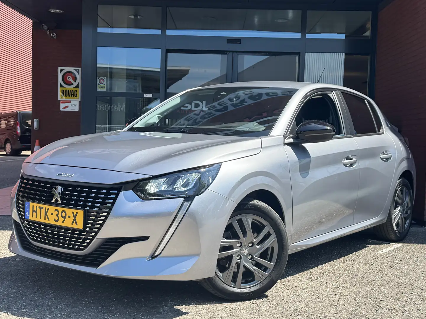 Peugeot 208 1.2 PureTech Allure // CRUISE // NAVI // PDC // AP Zilver - 2