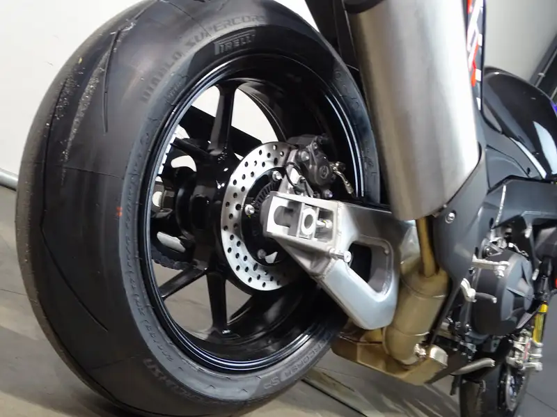 Aprilia Tuono - foto 8