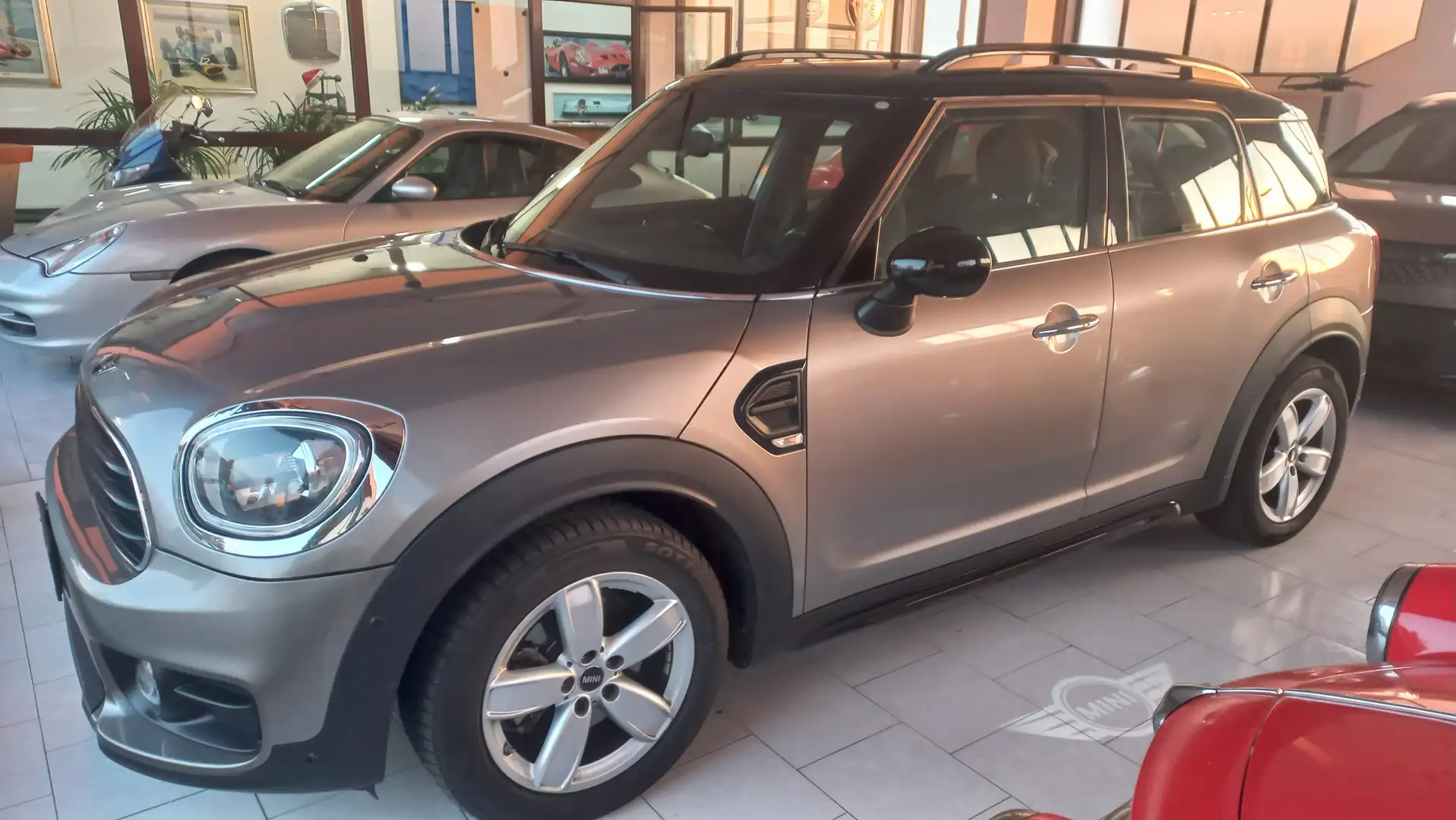 MINI Cooper D Countryman Mini Countryman F60 2017 2.0 Business auto Grigio - 2