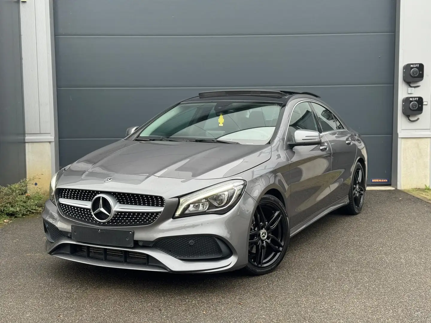 Mercedes-Benz CLA 180 GERESERVEERD Gris - 2