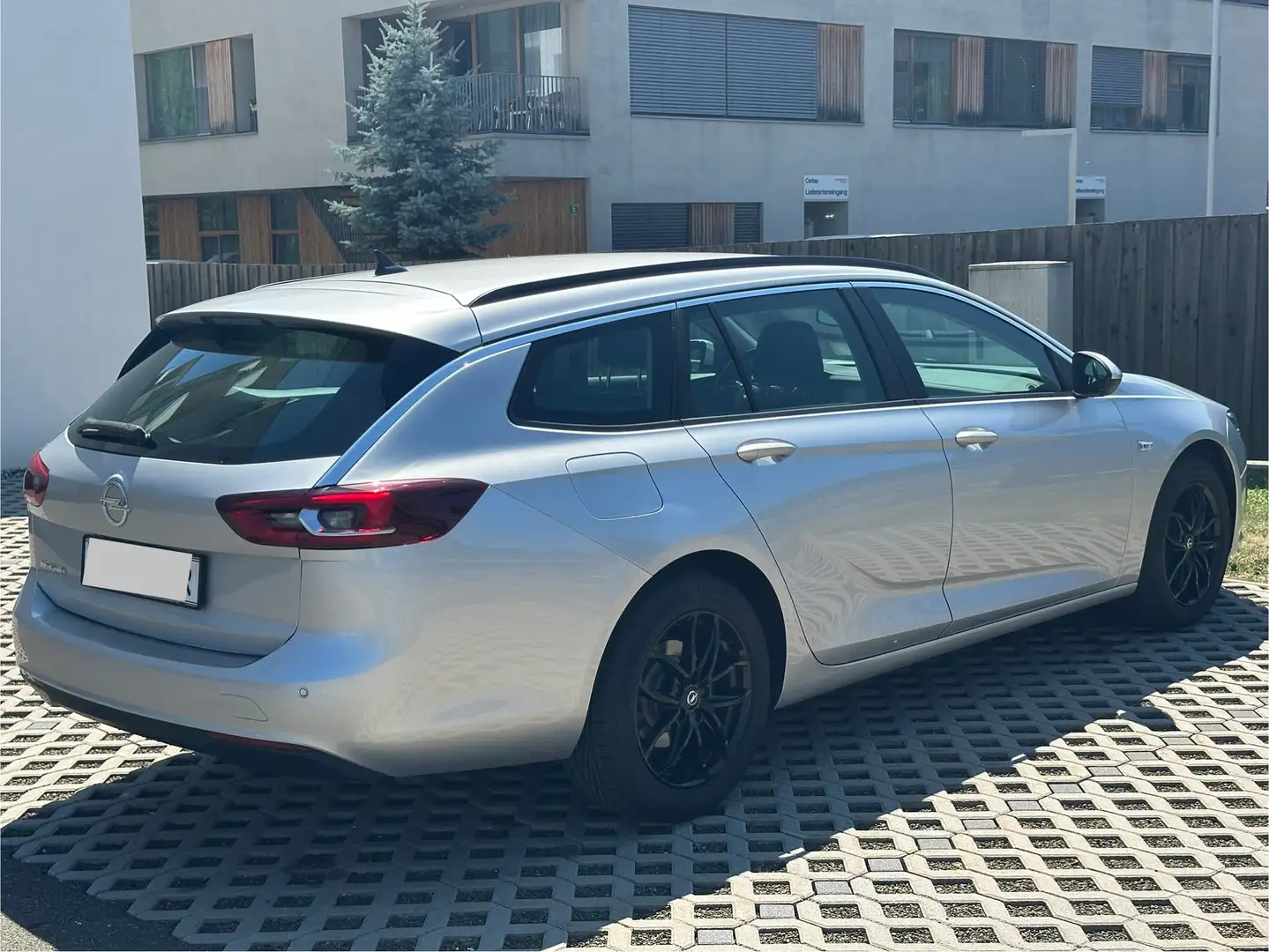 Opel Insignia Insignia ST 1,6 CDTI Aut. Edition Silber - 2