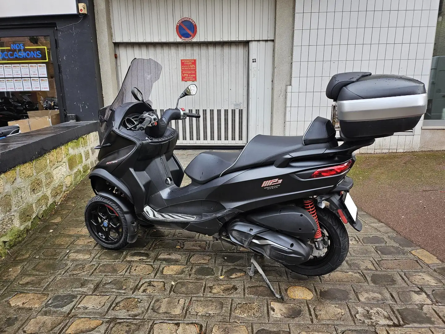 Piaggio MP3 500 Černá - 2