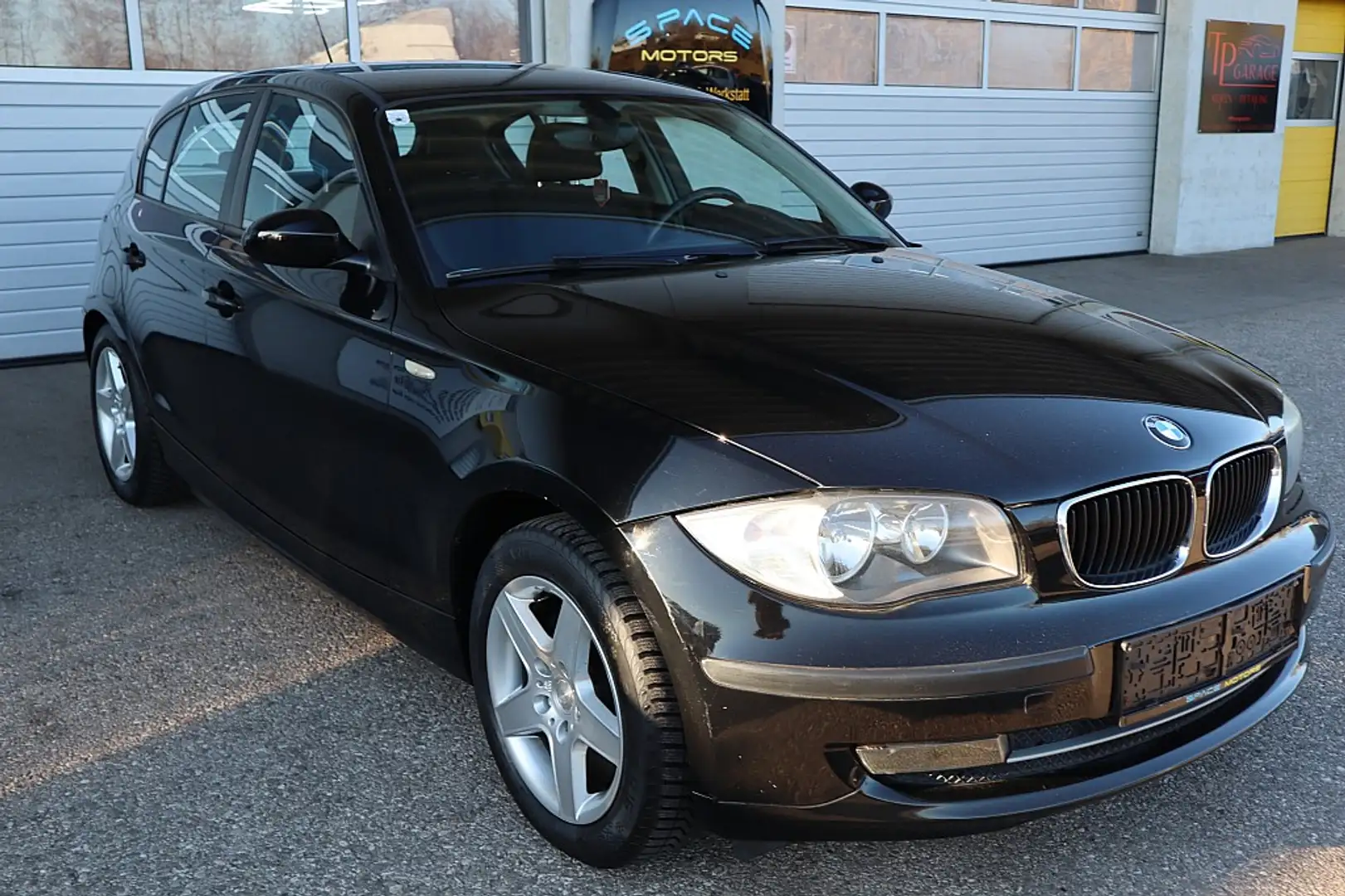 BMW 118 d Österreich-Paket Schwarz - 1