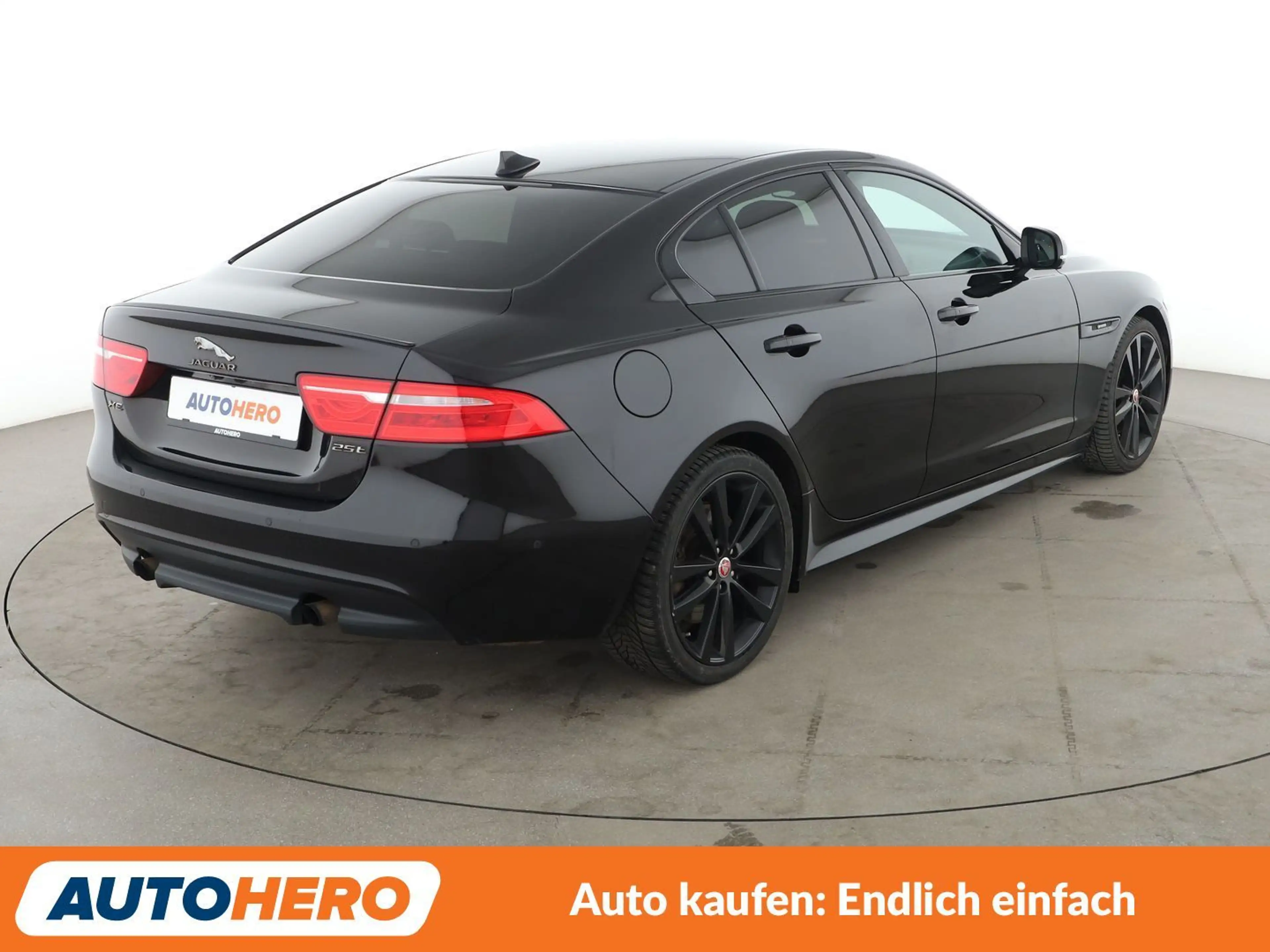 Jaguar XE 25t R-Sport Aut*NAVI*XENON*TEMPO*CAM*PDC*SHZ* — photo 6