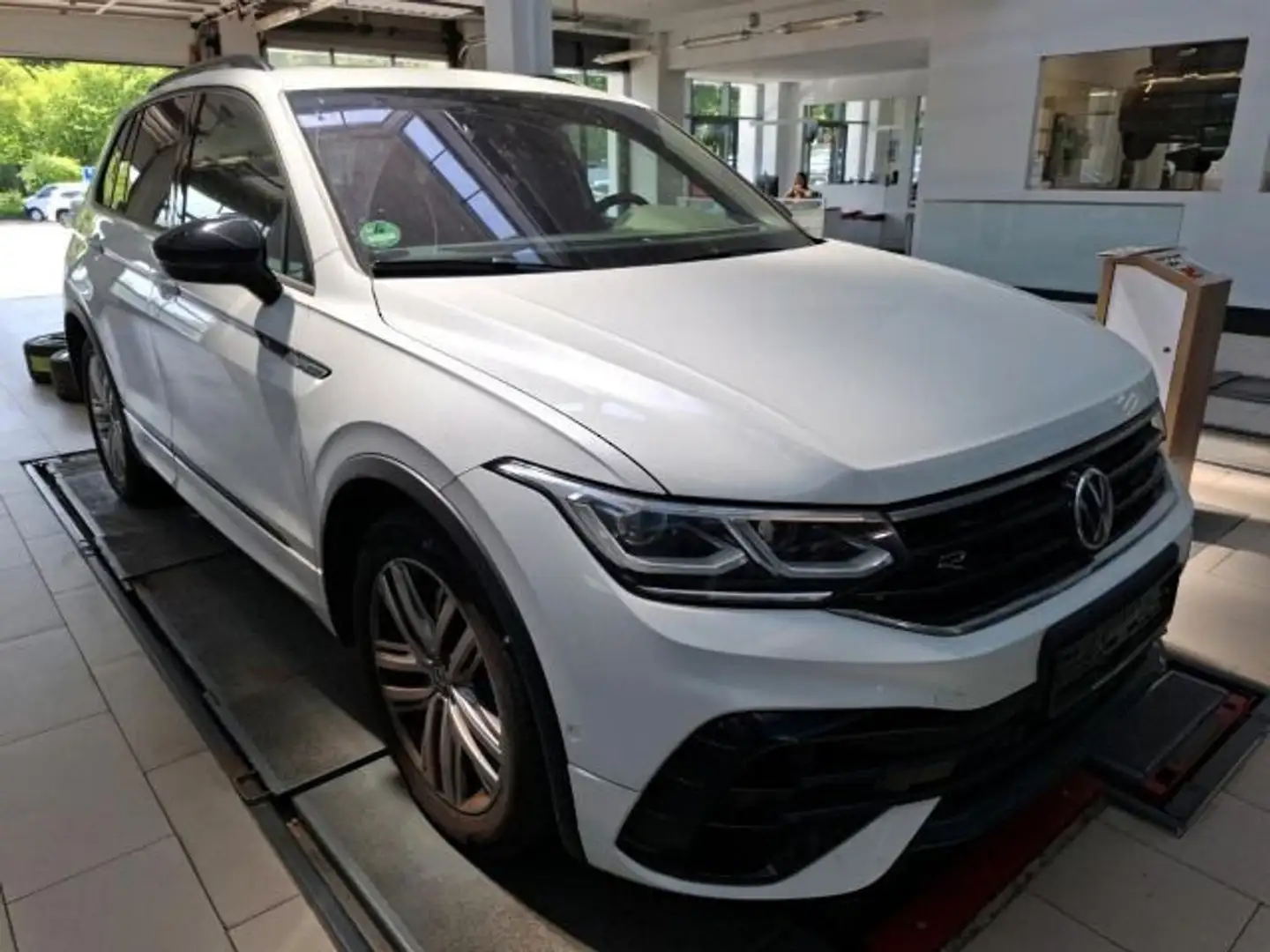 Volkswagen Tiguan R 4M AKRAPOVIC NAPPA PANO AHK 360 Weiß - 2