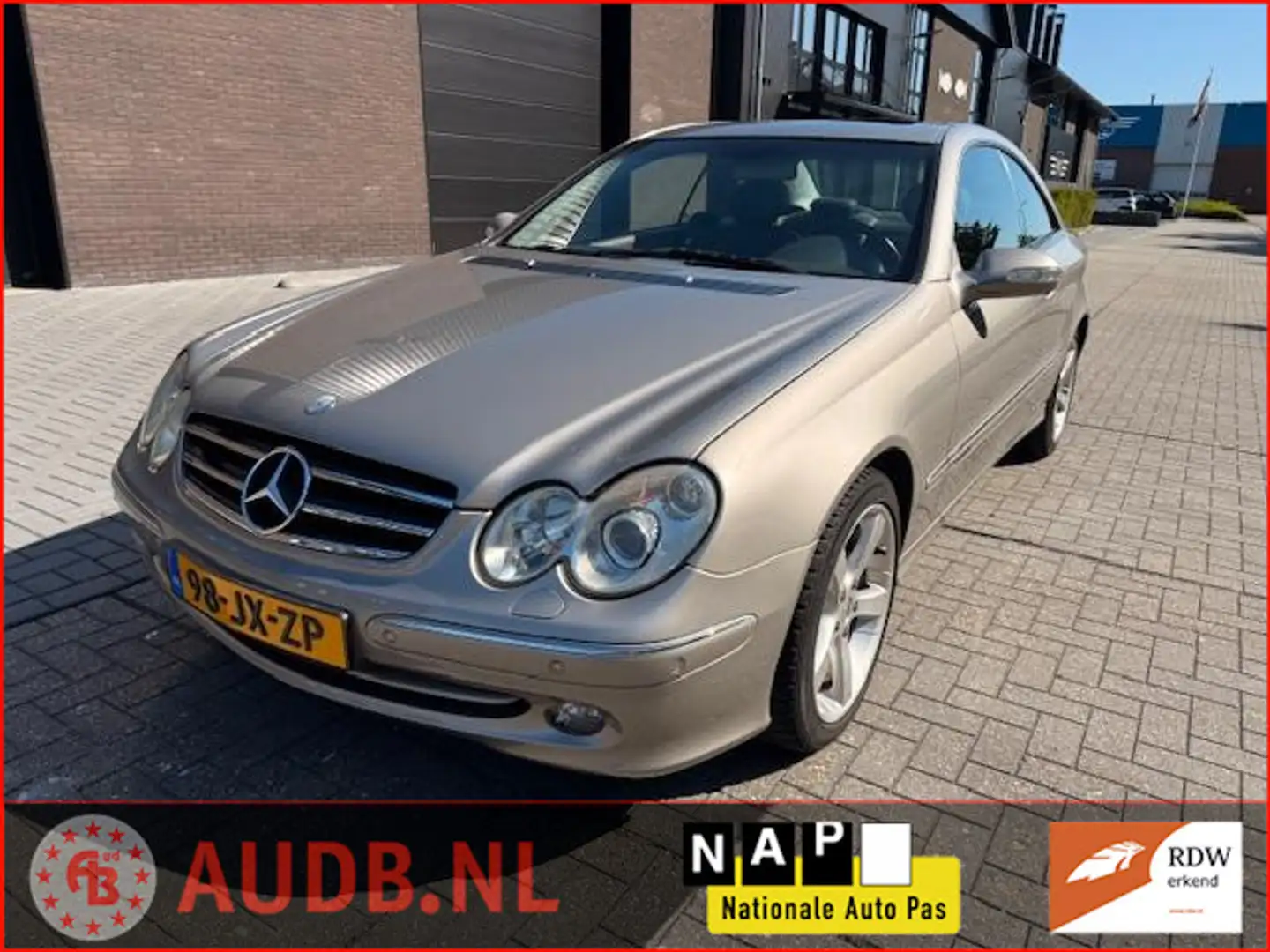 Mercedes-Benz CLK 240 Coupé Elegance|AUTOMAAT|VOL LEDER|NWE.APK|17 INCH| Grijs - 1