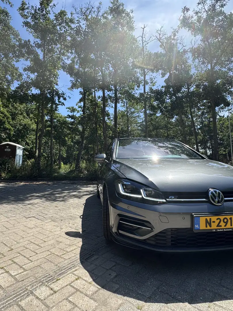 Volkswagen Golf 1.4tsi Highline Business R Šedá - 2