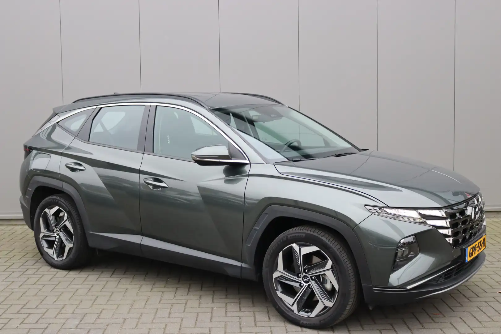 Hyundai TUCSON 1.6 T-GDI PHEV 265PK 4WD Comfort Navigatie/Camera/ Grijs - 2