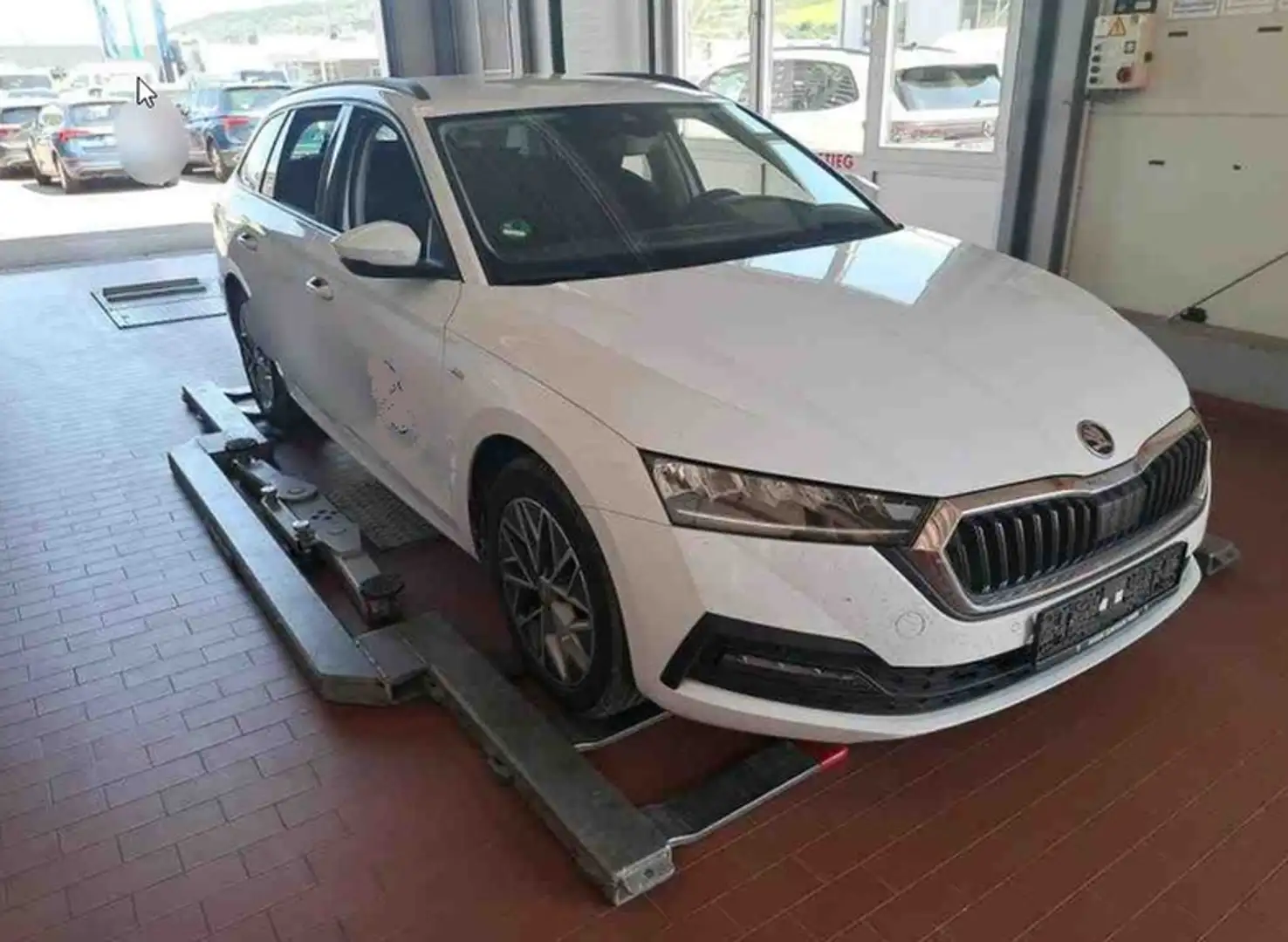Skoda Octavia Combi 2.0 TDI DSG Tour Navi, LED Weiß - 2