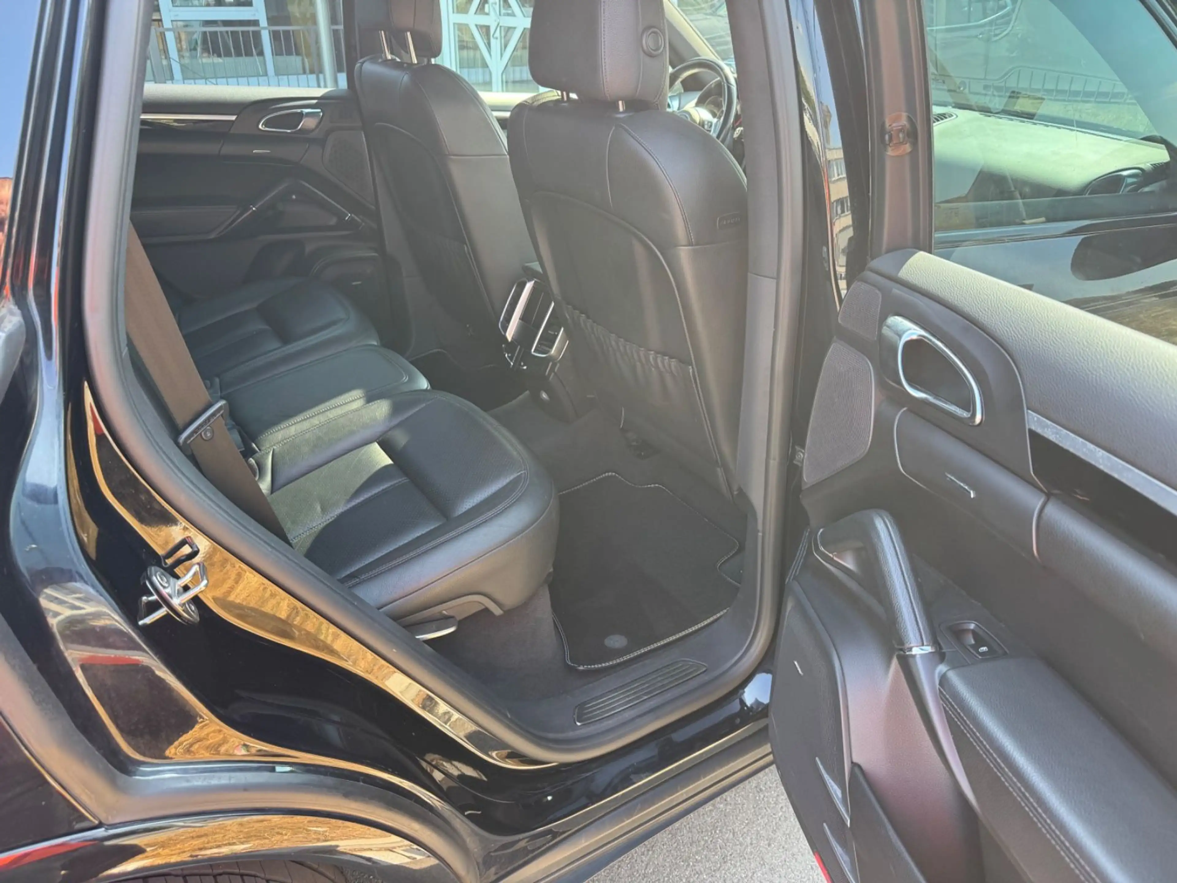 Porsche Cayenne Diesel S/GSD/Memory/4xSHZ/Tempo/Bose/22" — photo 14