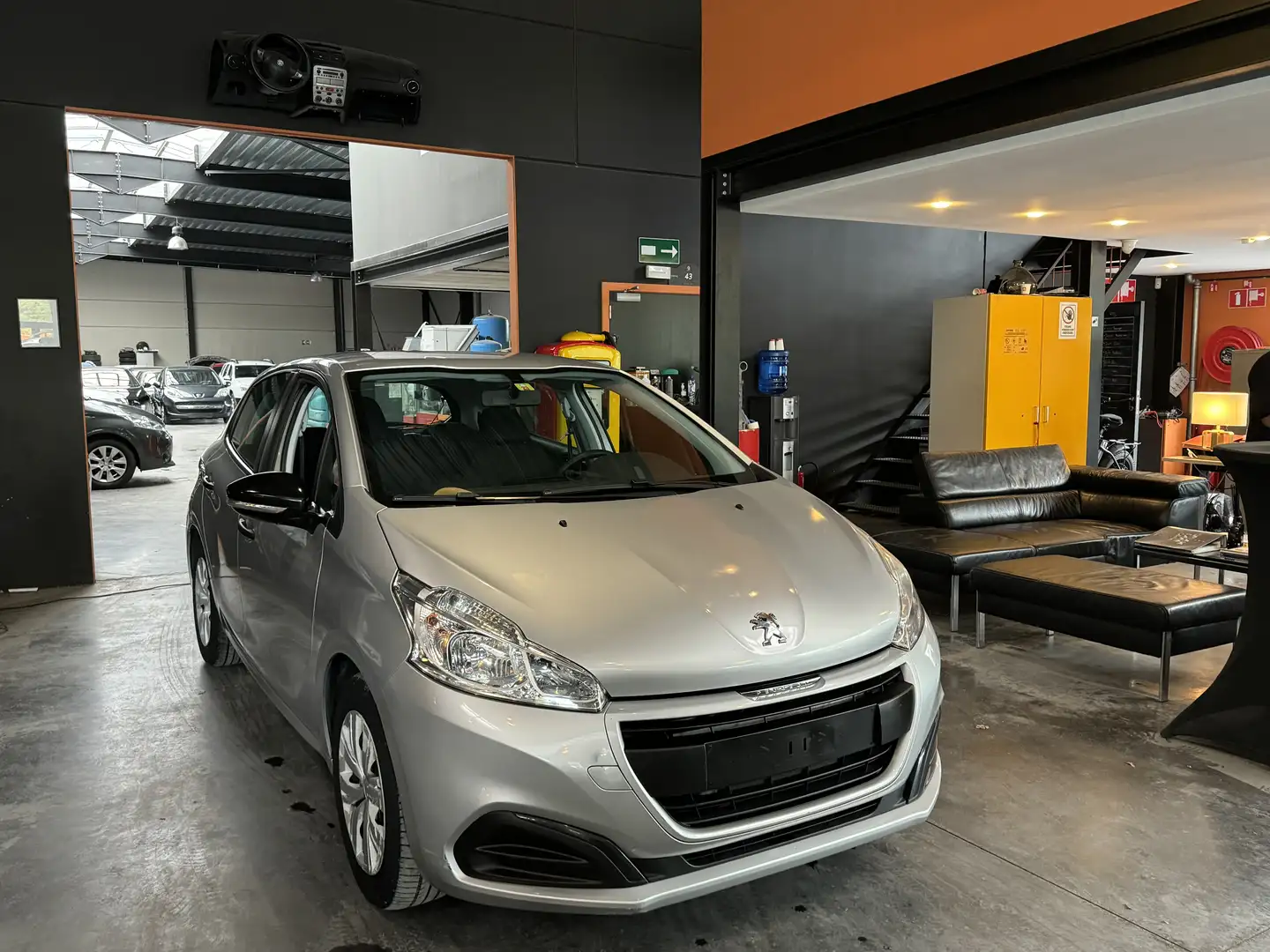 Peugeot 208 1.2i - A/C - RADIO MEDIA/TEL - 5 PORTES-60KW/82CV Grijs - 1