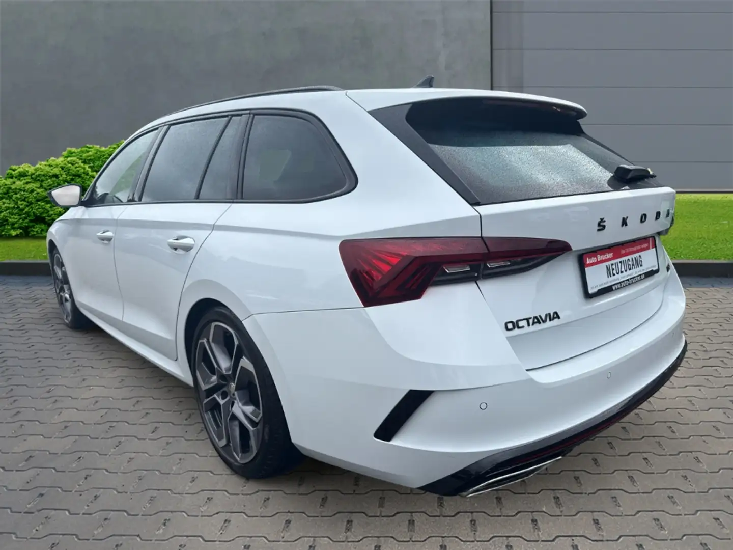 Skoda Octavia Combi RS 4x4+Alufelgen+Navi+elektr.Panoramadach+LE Weiß - 2