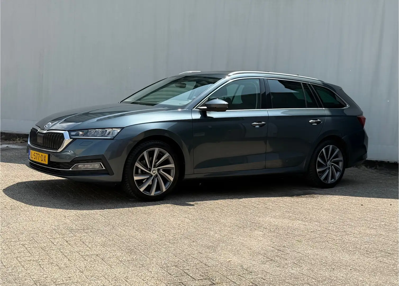 Skoda Octavia Combi 1.0 TSI Business Ed. Plus/ Panodak / Vol opt Gris - 2