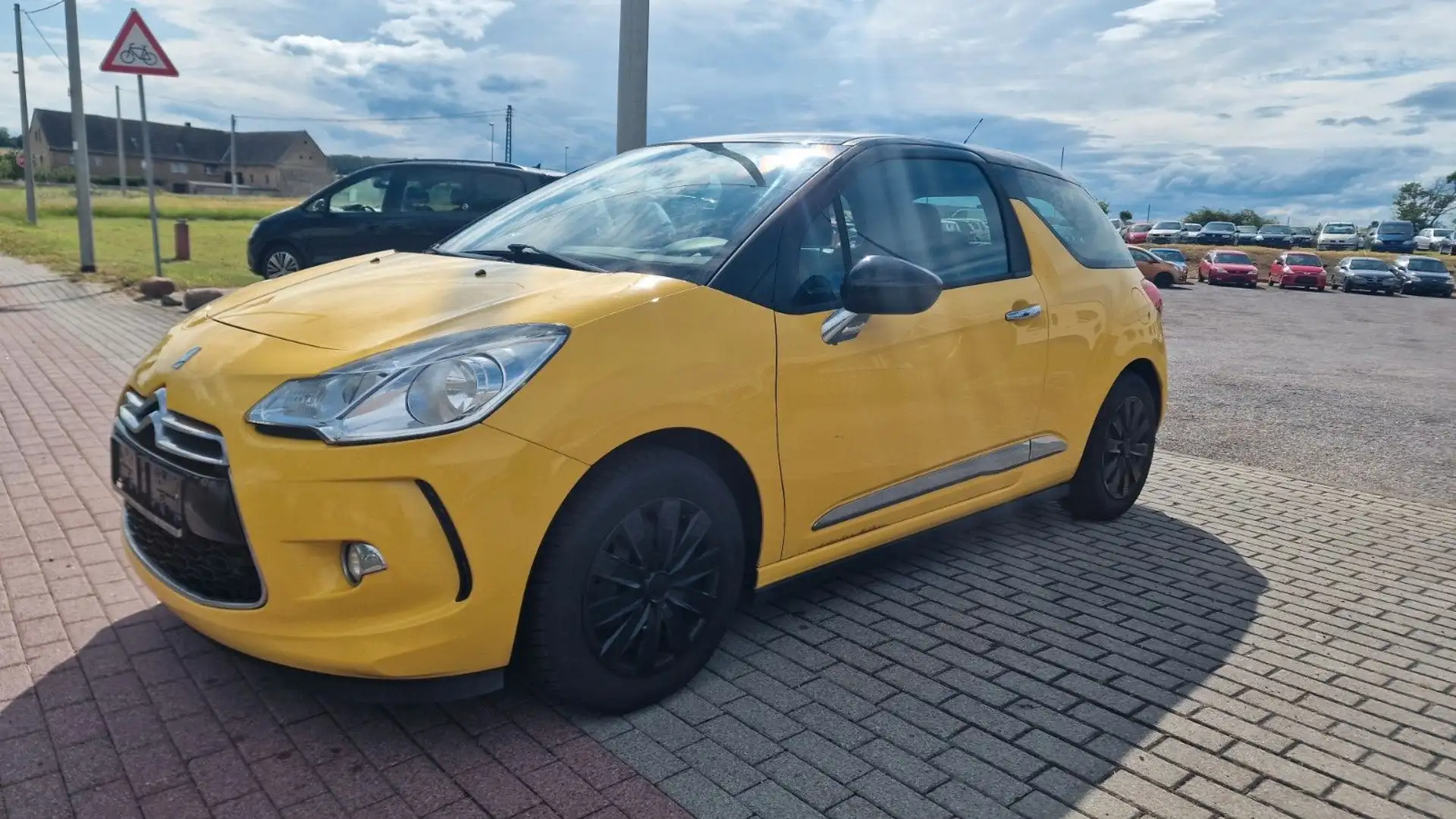 Citroen DS3 Chic 1.4 Gelb - 1