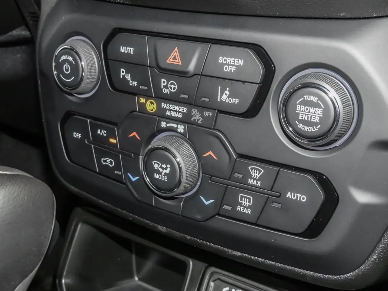 Jeep Renegade North Star Mild-Hybrid El. Panodach LED ACC Mehrzo 11