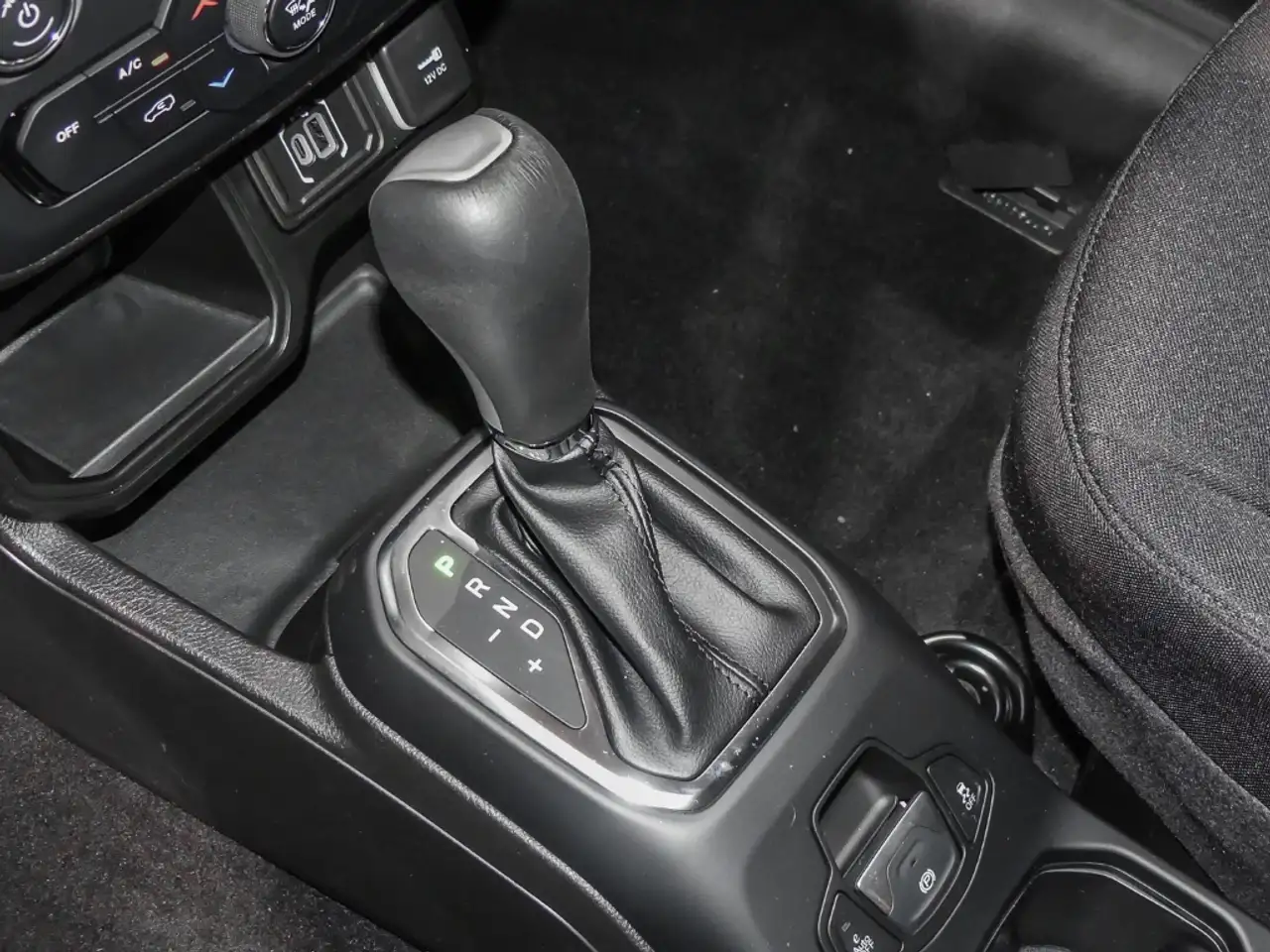 Jeep Renegade North Star Mild-Hybrid El. Panodach LED ACC Mehrzo 13