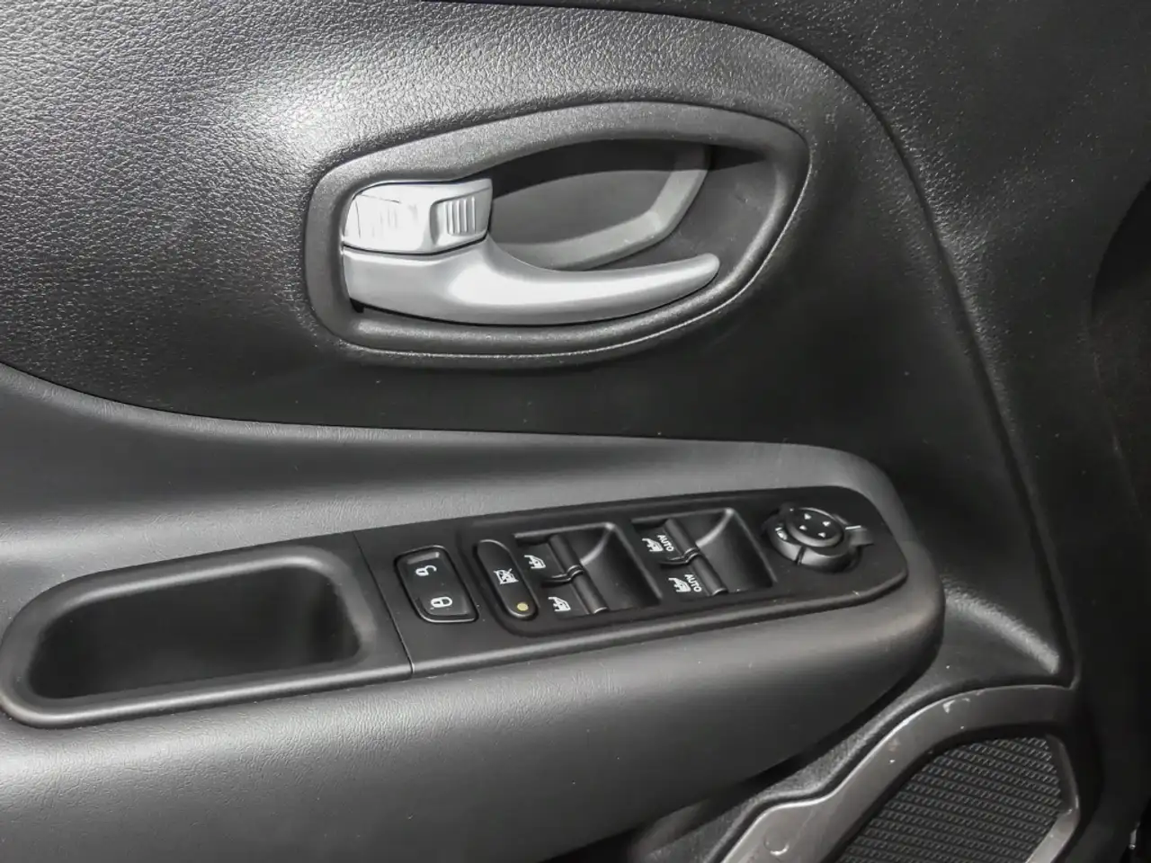 Jeep Renegade North Star Mild-Hybrid El. Panodach LED ACC Mehrzo 17