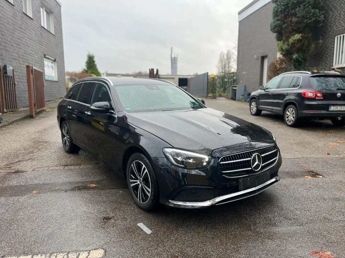 Mercedes-Benz E 220 d 4M AVANTGARDE *LED*NAVI*AMBI*CARPLAY* Schwarz - 1