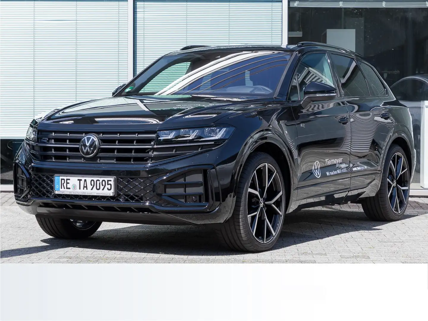 Volkswagen Touareg 3.0 TDI DSG R-LINE 4MOTION IQ.DRIVE HuD Чёрный - 2