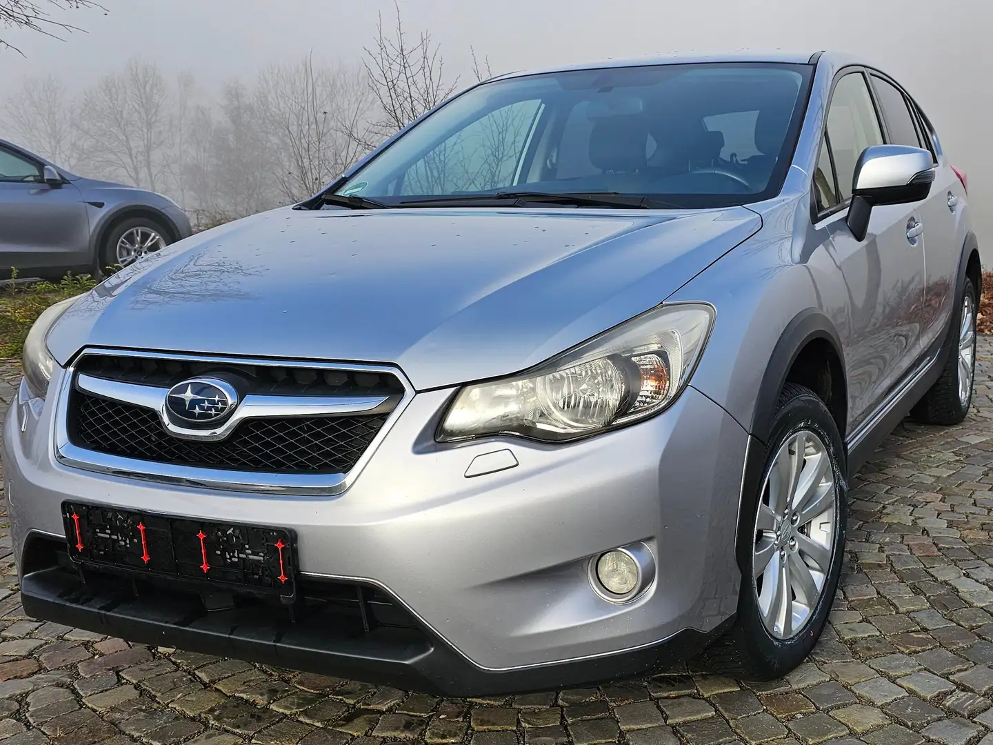 Subaru XV 1.6i, Tüv Neu, AHK,Klima,R.fahrkamera,8Fach ber Argintiu - 1
