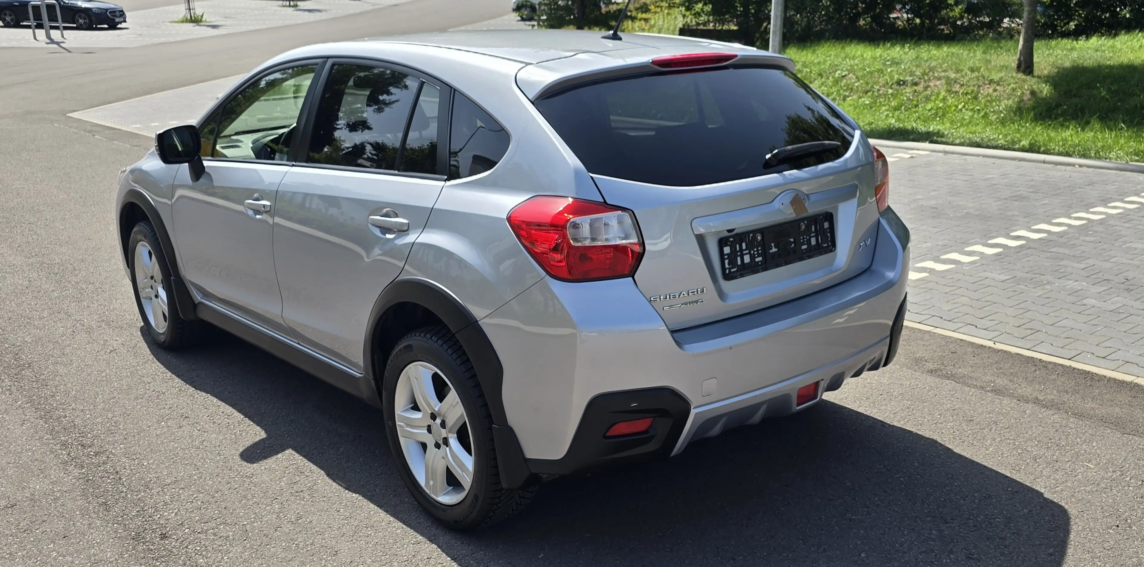 Subaru XV 1.6i, Tüv Neu, AHK,Klima,R.fahrkamera,8Fach ber — photo 6