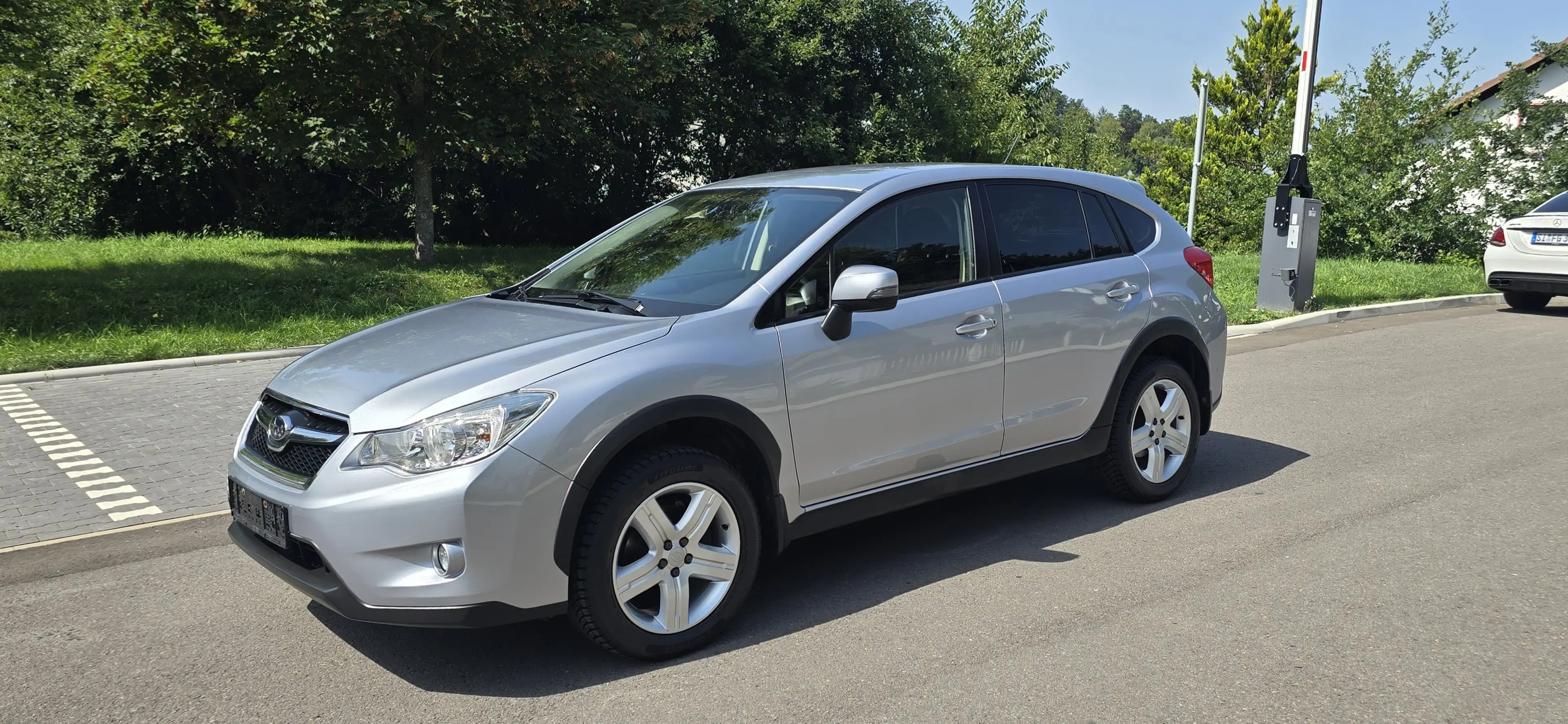 Subaru XV 1.6i, Tüv Neu, AHK,Klima,R.fahrkamera,8Fach ber — photo 4