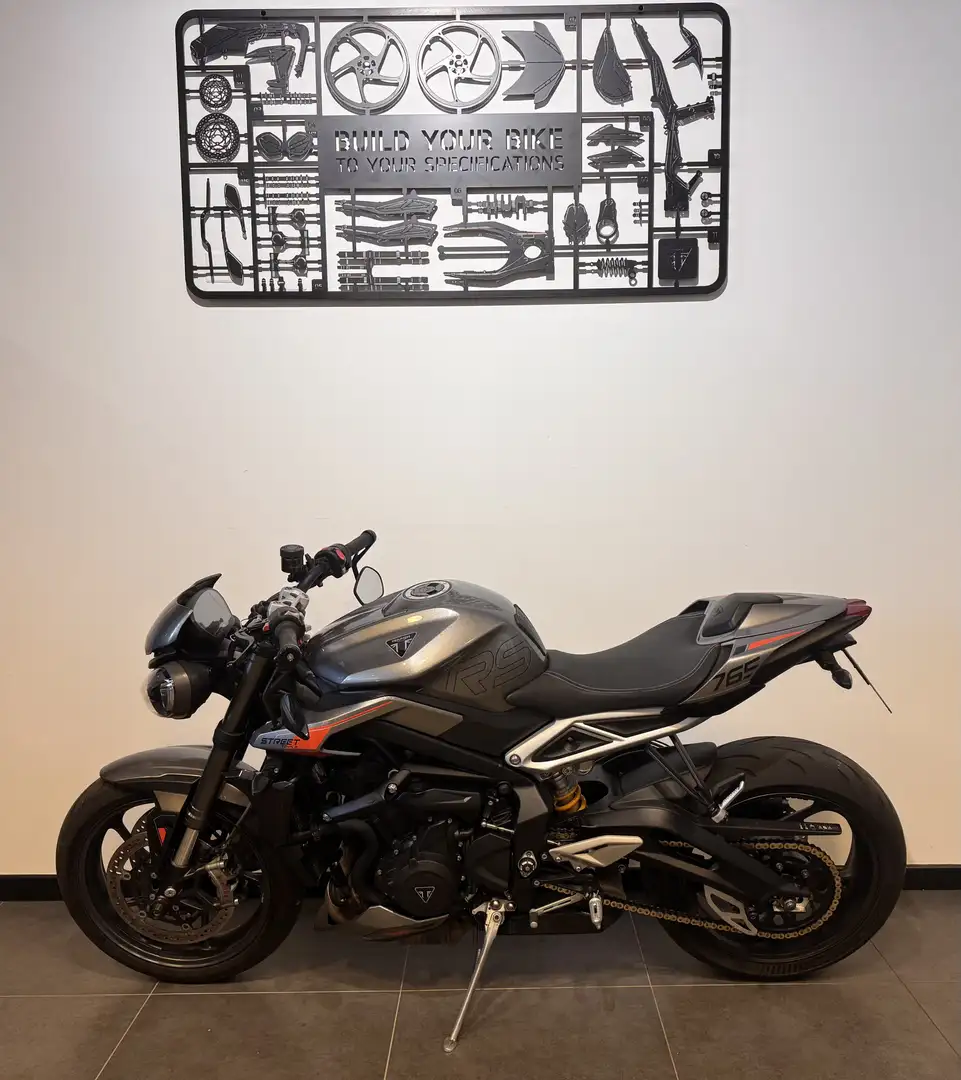 Triumph Street Triple 765 Grau - 2