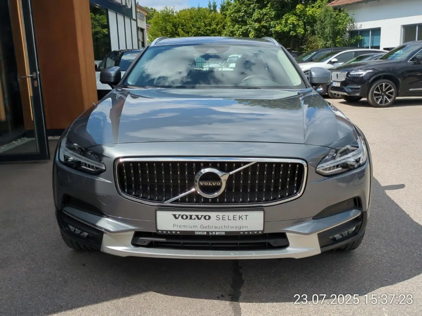 Volvo V90 Cross Country AWD D4 EU6d-T Navi Leder Digitales C Grau - 2
