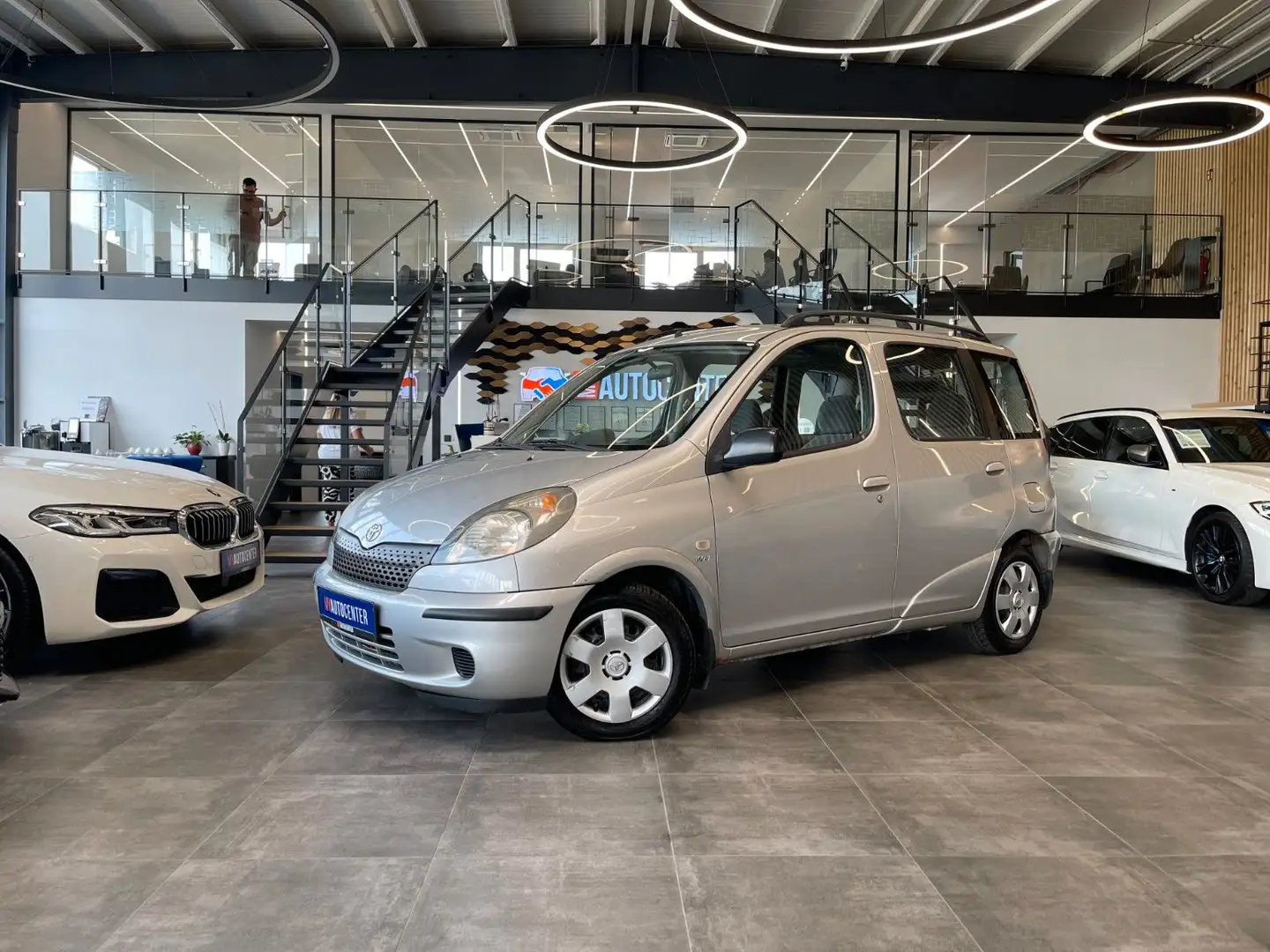 Toyota Yaris 1.3 linea sol *Klima*TÜV08/26*AHK* Gris - 1