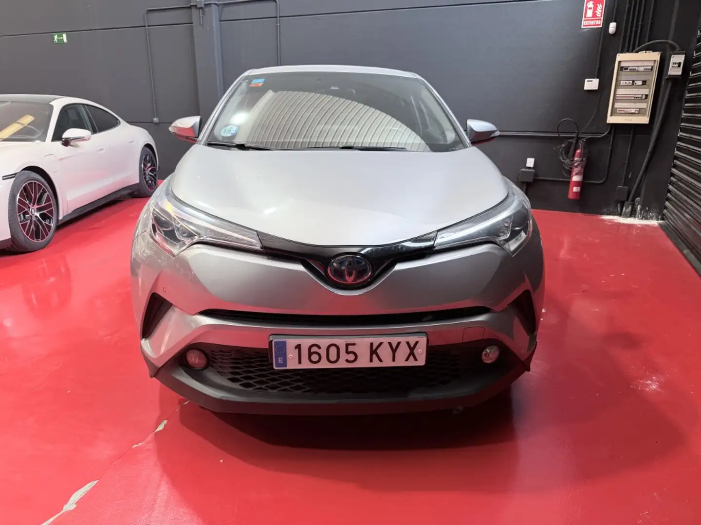 Toyota C-HR 125H Advance Gris - 2