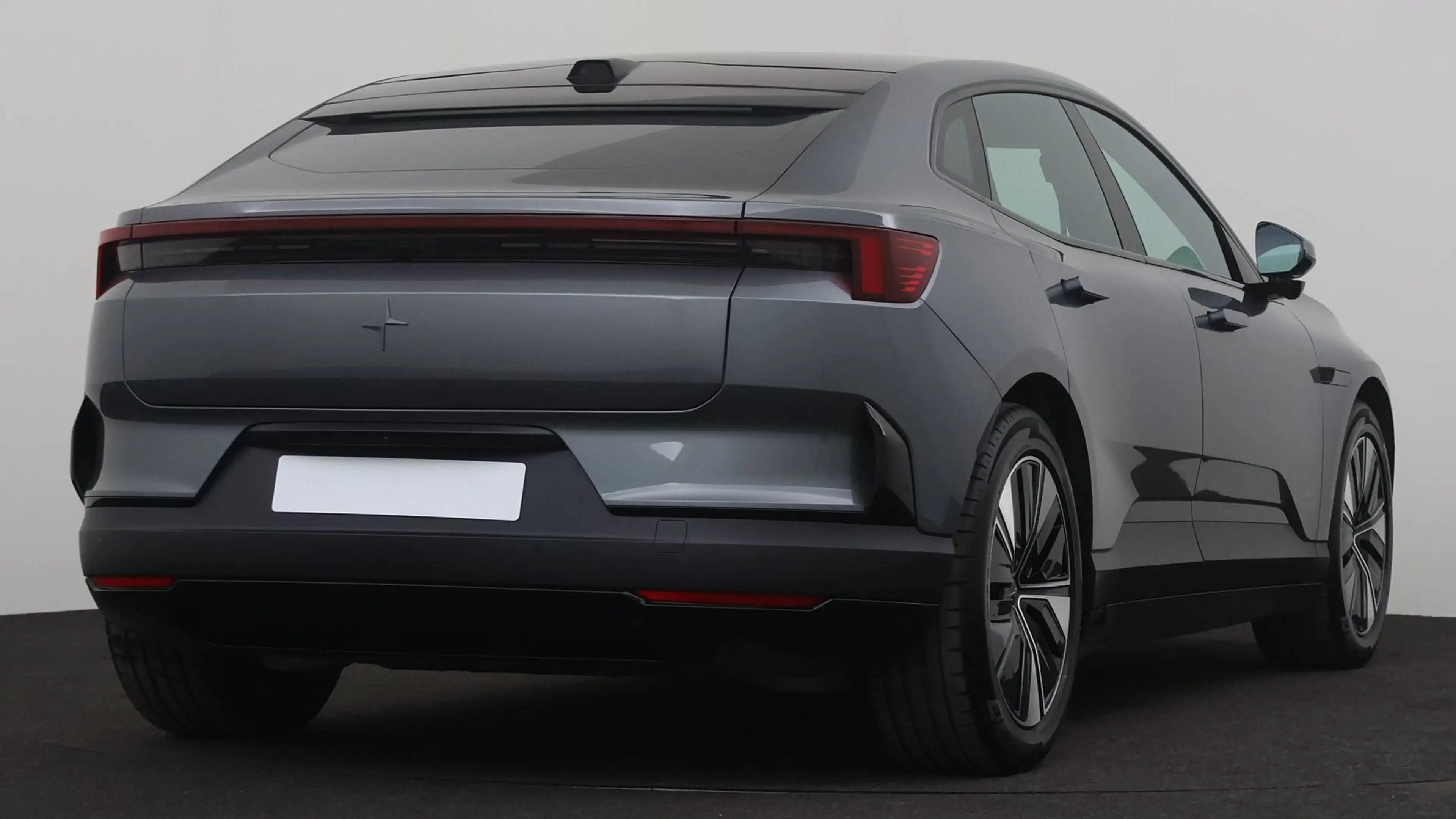 Polestar 4 100 kWh Long Range Single Motor MY26 Pilot — photo 5