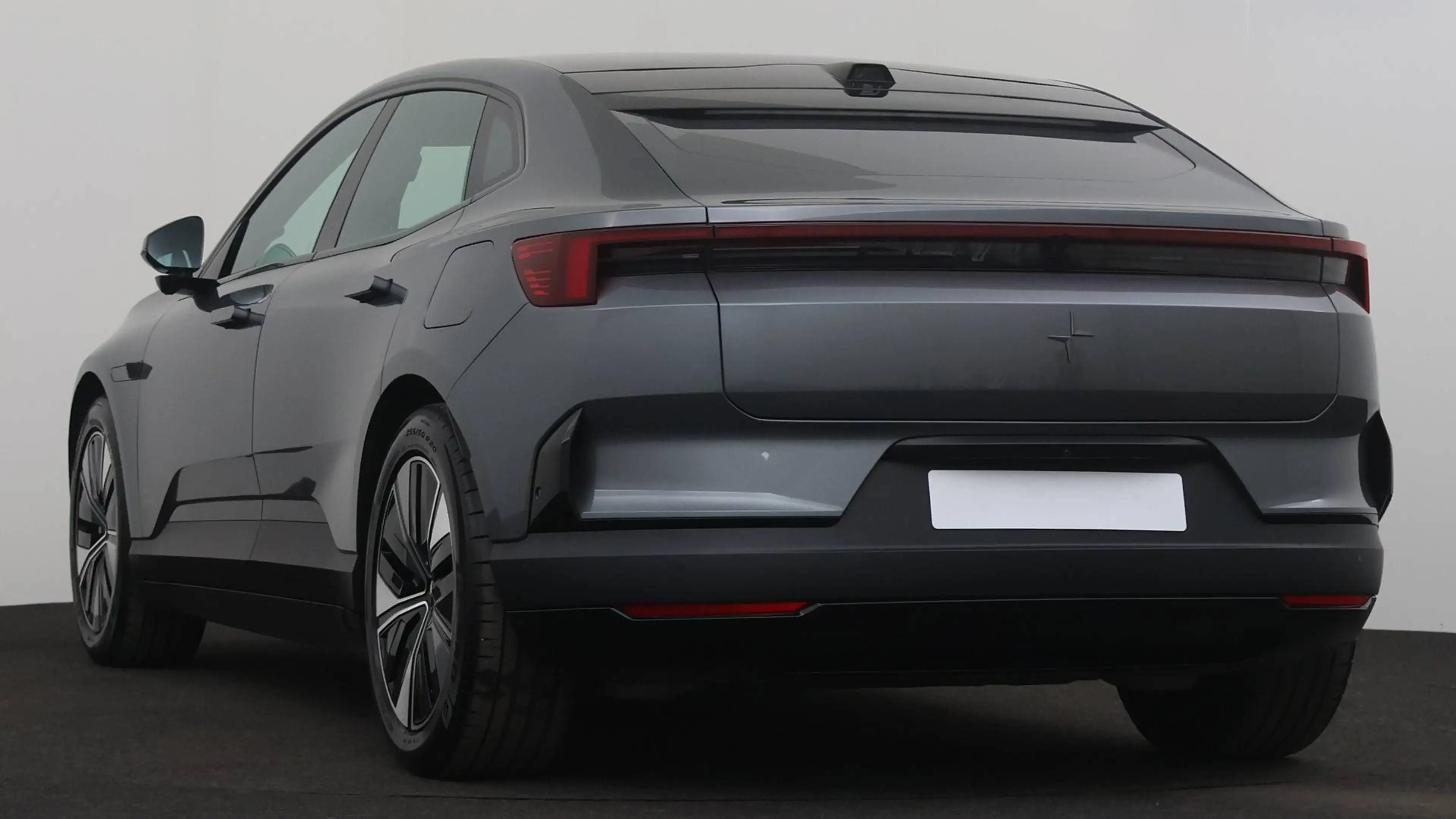 Polestar 4 100 kWh Long Range Single Motor MY26 Pilot — photo 3