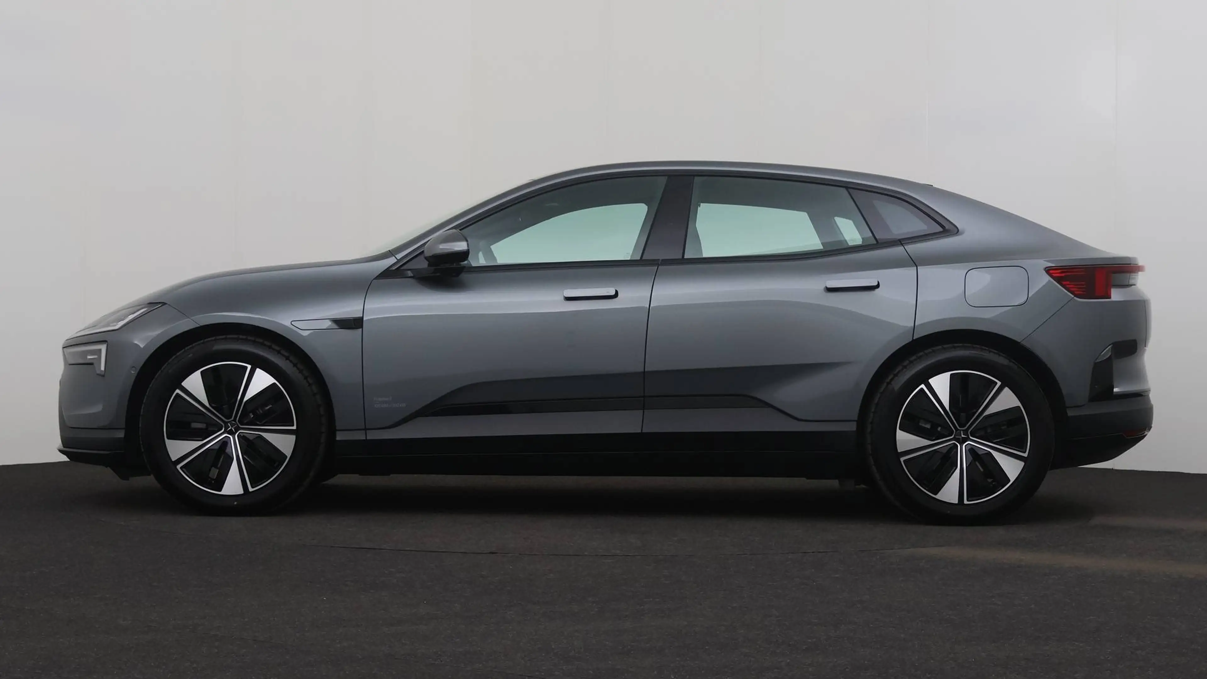 Polestar 4 100 kWh Long Range Single Motor MY26 Pilot — photo 2