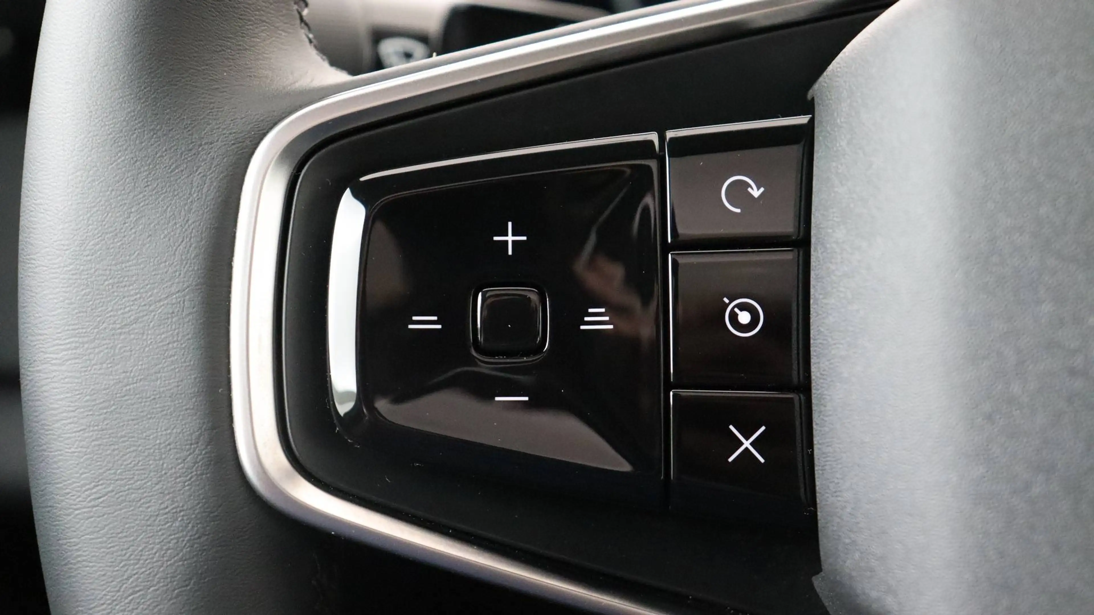 Polestar 4 100 kWh Long Range Single Motor MY26 Pilot — photo 10