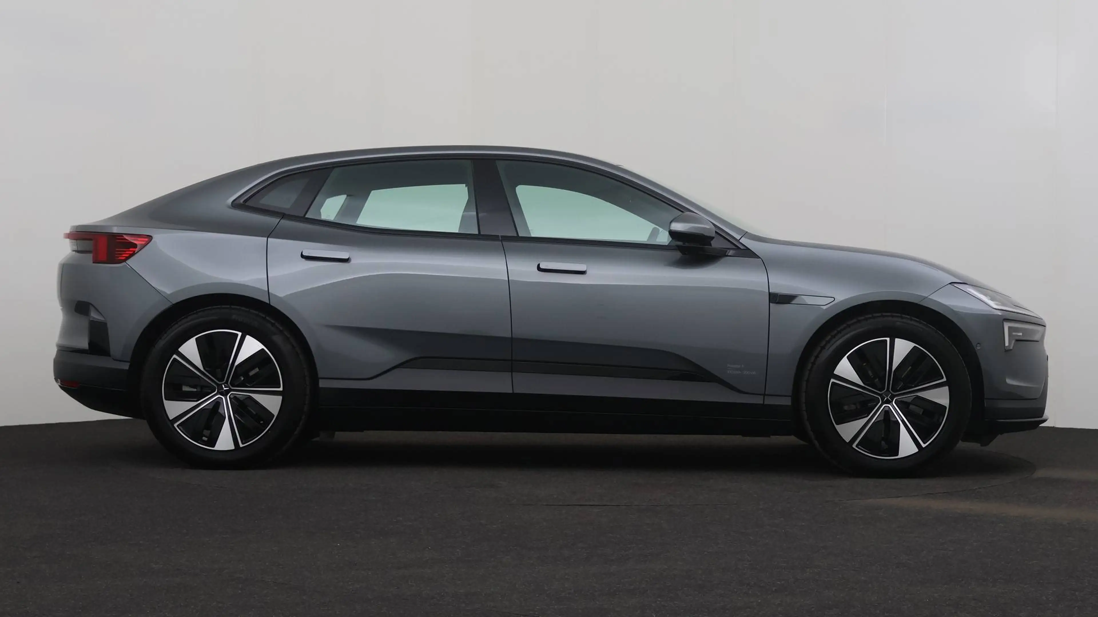 Polestar 4 100 kWh Long Range Single Motor MY26 Pilot — photo 6