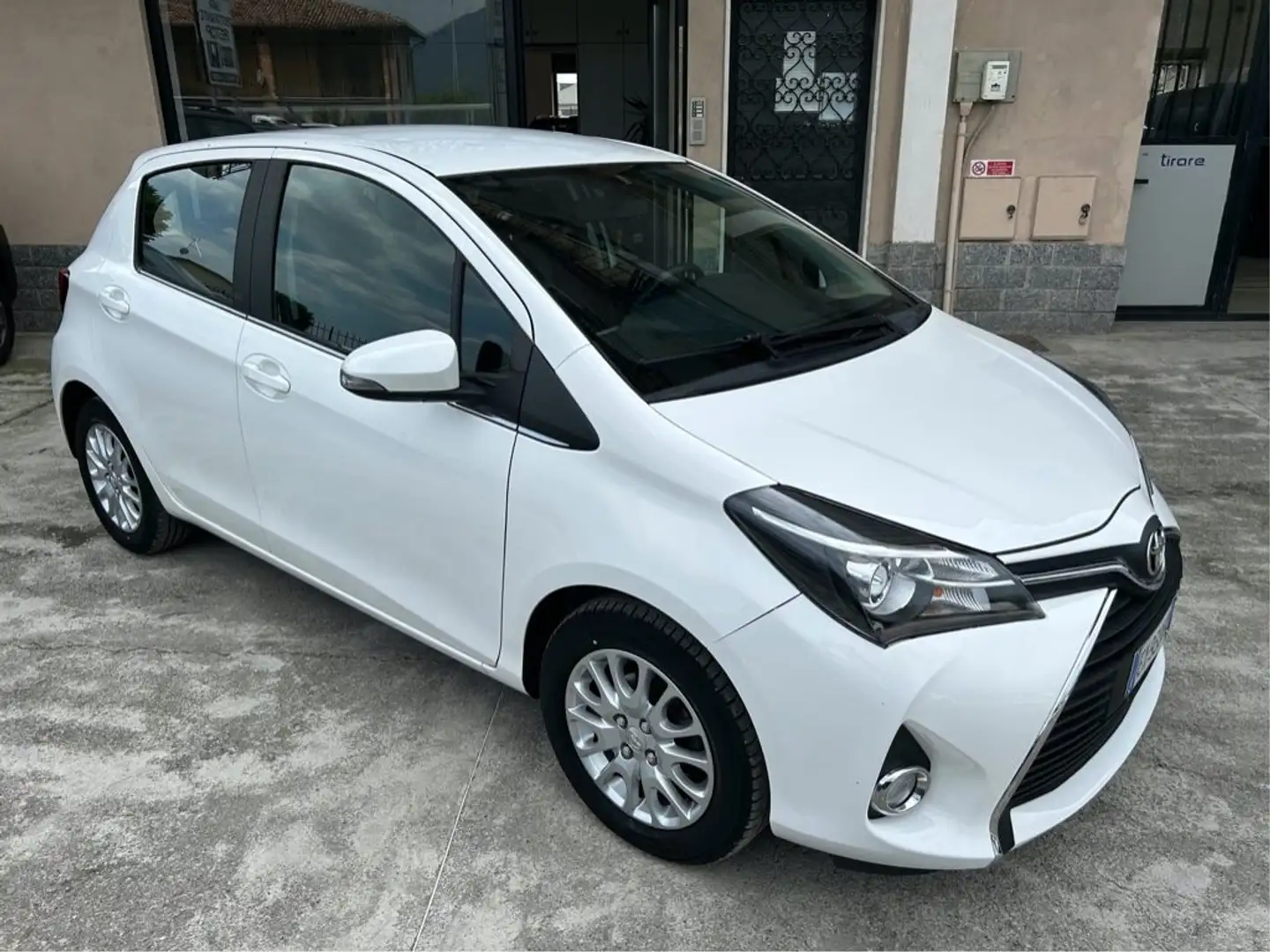 Toyota Yaris 1.0 5 porte Active Gris - 2
