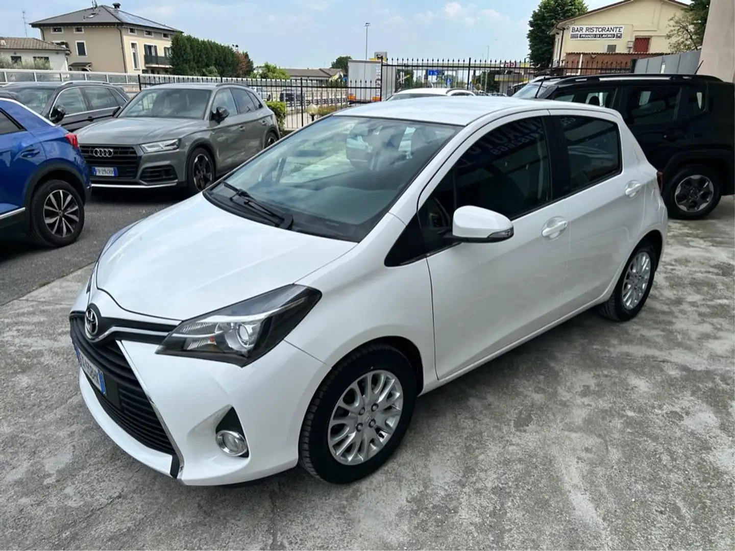 Toyota Yaris 1.0 5 porte Active Gris - 1